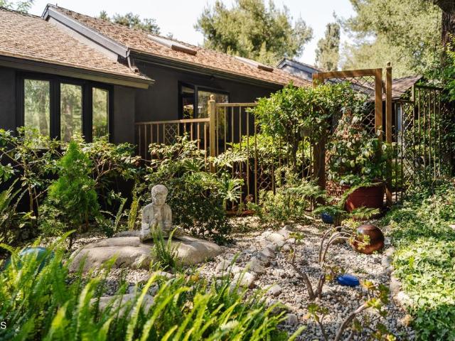 House for sale in La Canada Flintridge, California