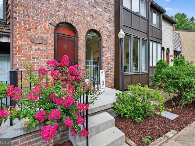 Townhouse for sale in Annandale