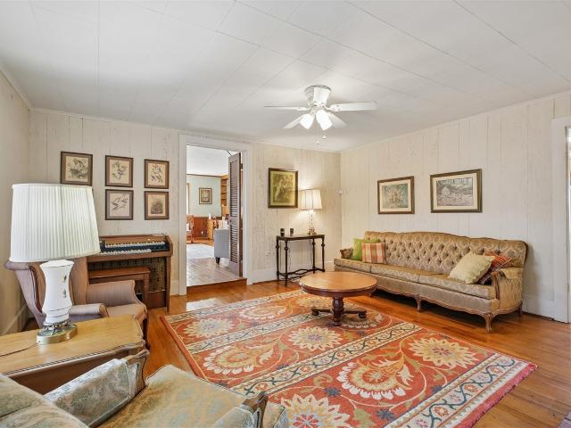 House for sale in Scottsville, Allen County