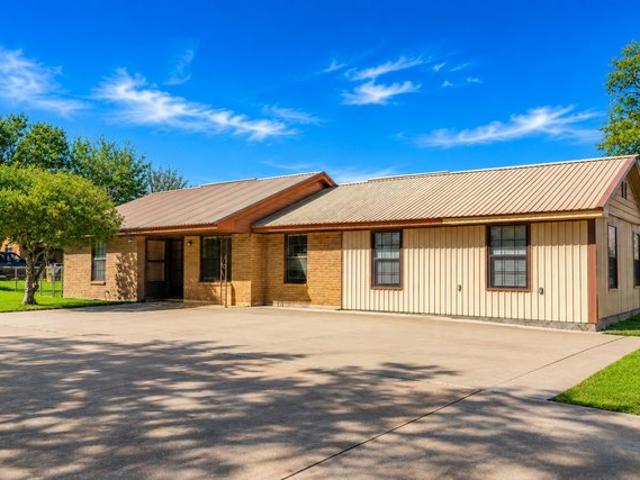 House for sale in Alleyton, Texas