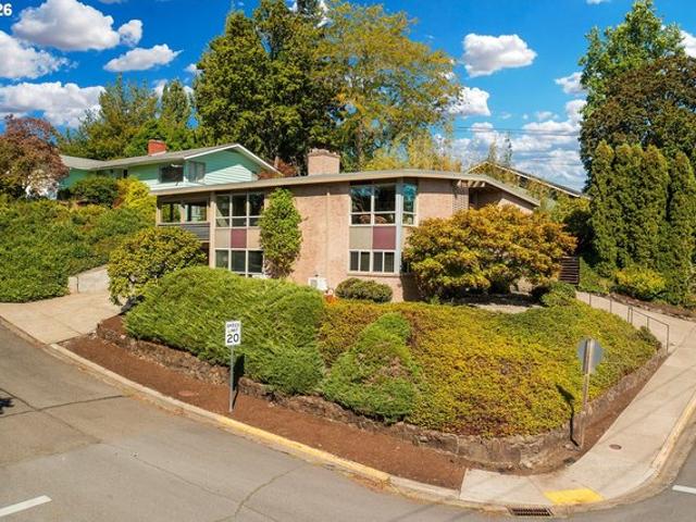 House for sale in Woodfield Microhood, Eugene