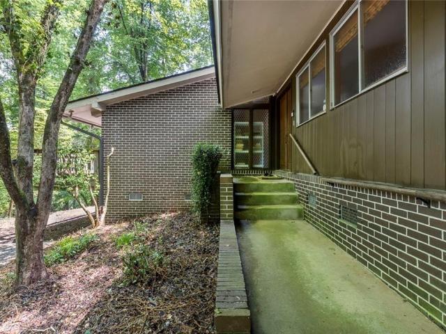 House for sale in Sandy Springs, Georgia