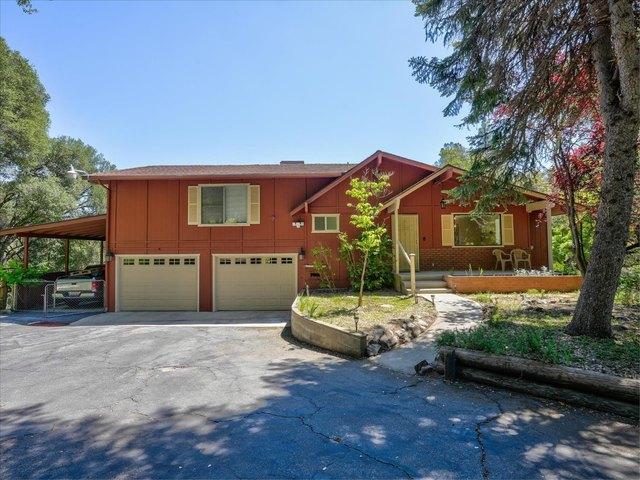 House for sale in Oakhurst, California