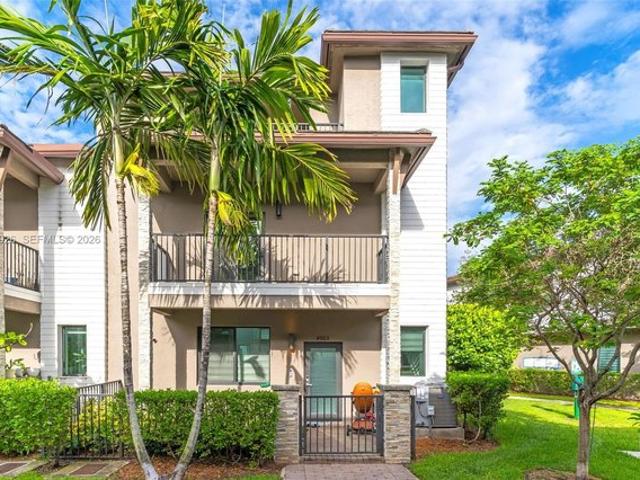 Townhouse for sale in Doral, Florida