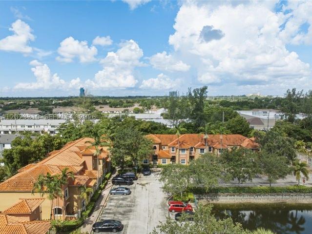 Townhouse for sale in Dania, Florida