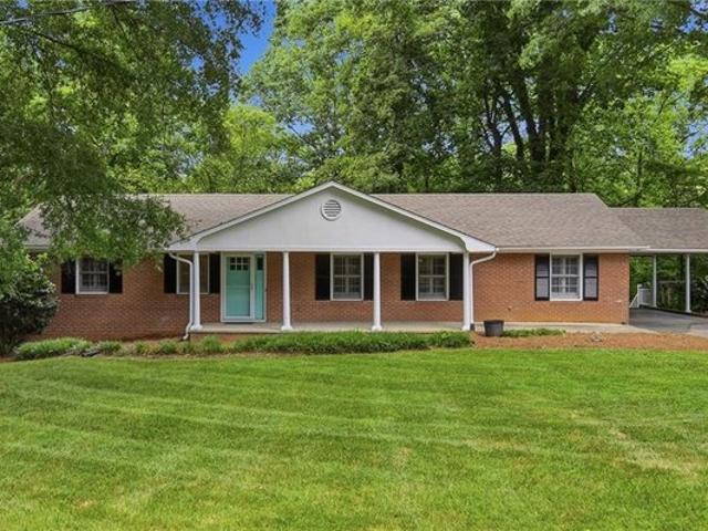 House for sale in Pfafftown, North Carolina