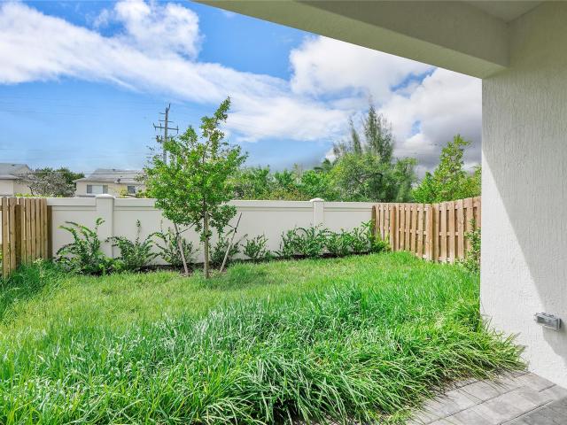 Townhouse for sale in Dania, Florida
