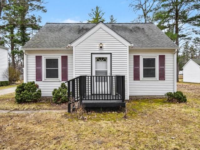 House for sale in Sanford, Michigan