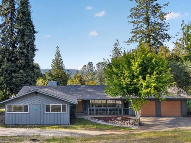House for sale in Oakhurst, California