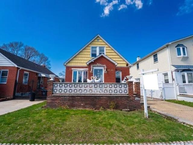 House for sale in Queens, Arverne