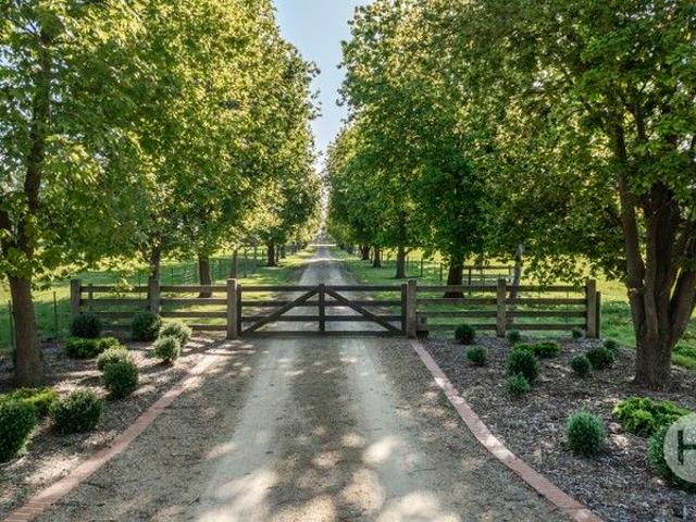 Cottage for sale in Camerons Creek, Victoria