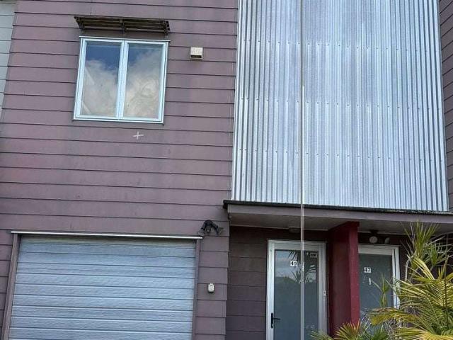 Townhouse for rent in Oratia, Oroua County