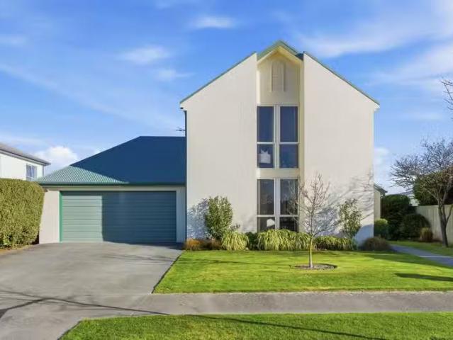 House for sale in Chaslands, Canterbury