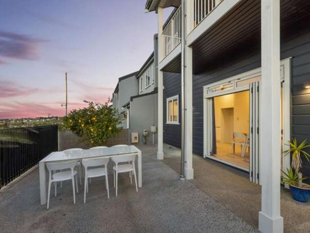 Townhouse for sale in Whangaparaoa