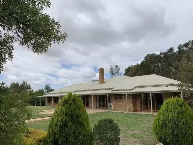 House for rent in Oakbank, South Australia