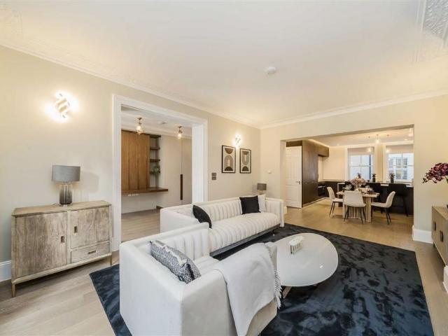 Apartment for rent in The Boltons, Greater London