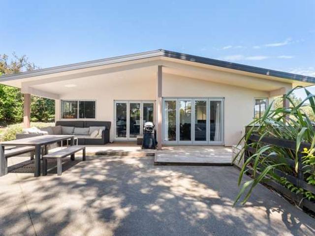 House for sale in Waimauku