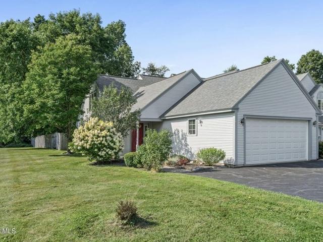 Townhouse for sale in Buskirk, New York