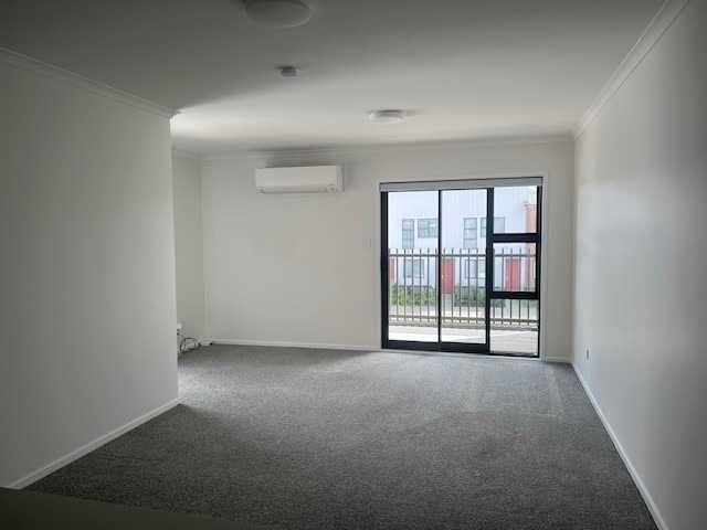 Townhouse for rent in West Hills, Henderson-Massey