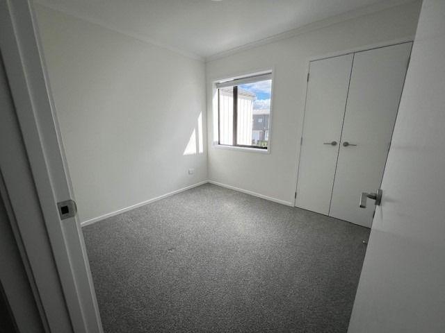 Townhouse for rent in West Hills, Henderson-Massey
