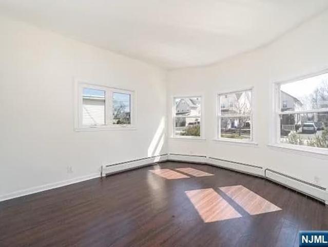 Duplex for rent in Lyndhurst, New Jersey