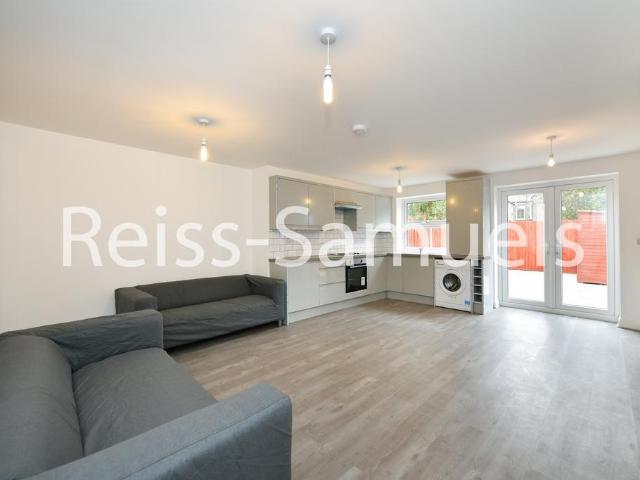 House for rent in Cubitt Town, Greater London