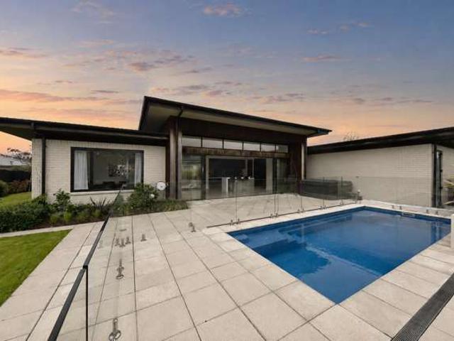 House for sale in Chaslands, Canterbury