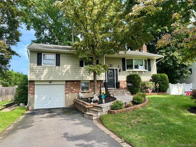 House for sale in Smithtown, New York