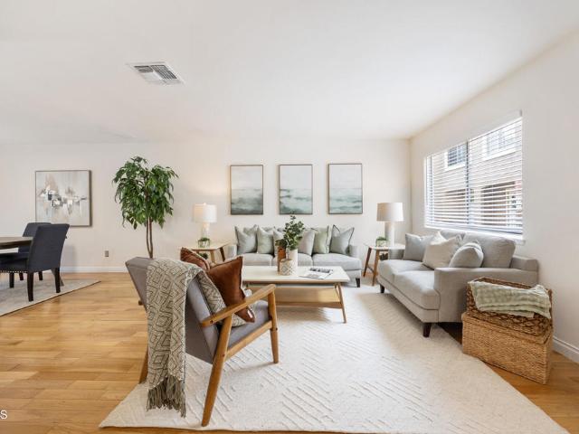 Townhouse for sale in Pasadena, California