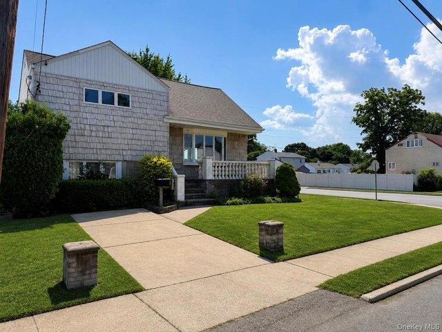 House for sale in Babylon, New York