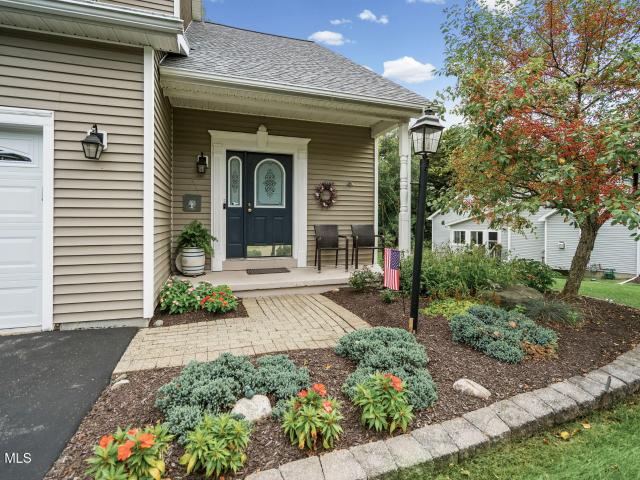 Townhouse for sale in Niskayuna, New York
