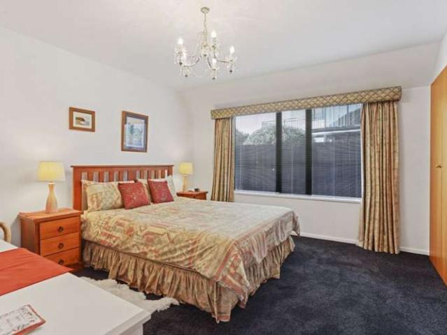Property for sale in Chaslands, Canterbury