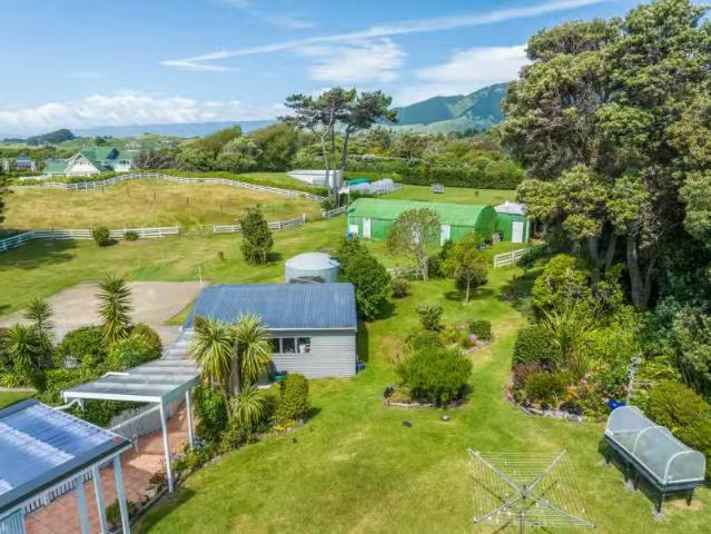 House for sale in Peka Peka, Wellington