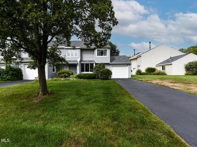 Townhouse for sale in Saratoga, New York