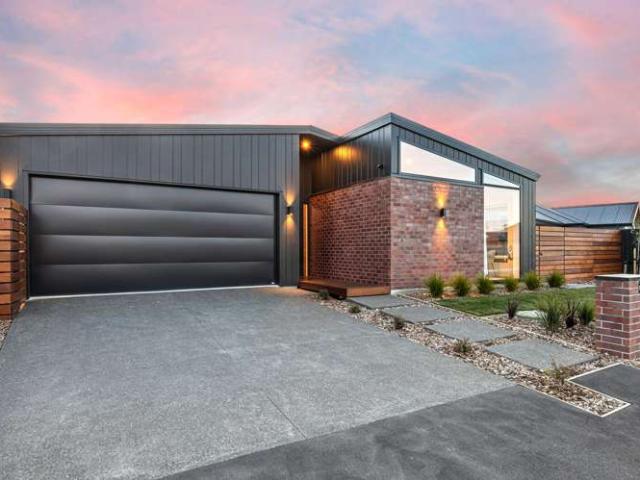 House for sale in Chaslands, Canterbury