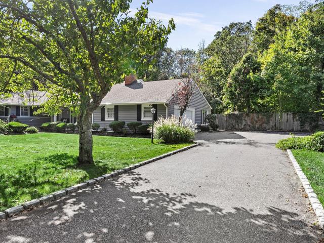 House for sale in Greenlawn, Town of Huntington
