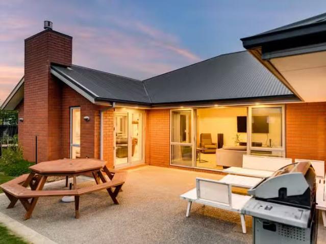 House for sale in Chaslands, Canterbury