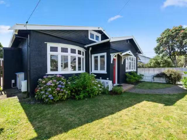 House for sale in Days Bay, Wellington