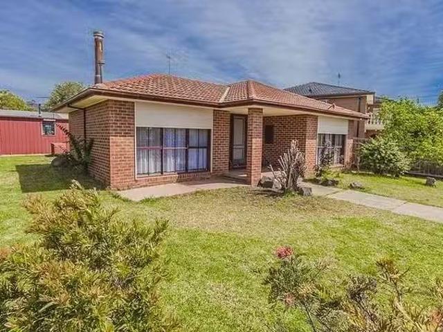 House for rent in Gladstone Park, Victoria