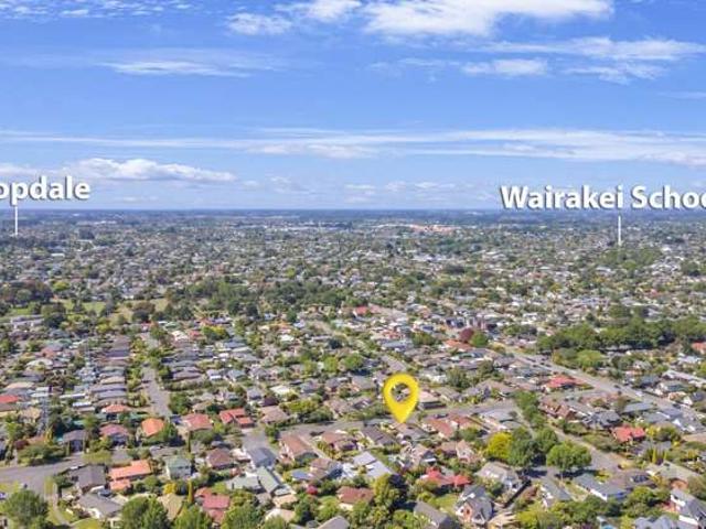 Townhouse for sale in Chaslands, Canterbury