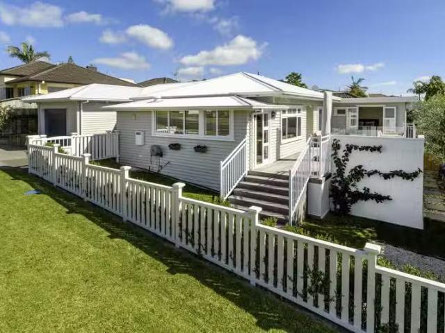 House for sale in Omokoroa, Bay Of Plenty