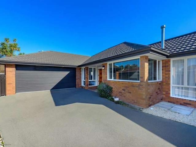 House for sale in Chaslands, Canterbury