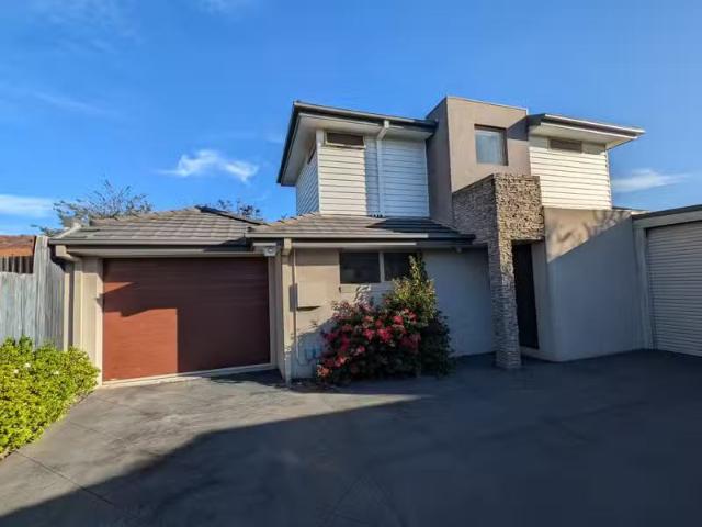 House for rent in Avondale Heights, Victoria