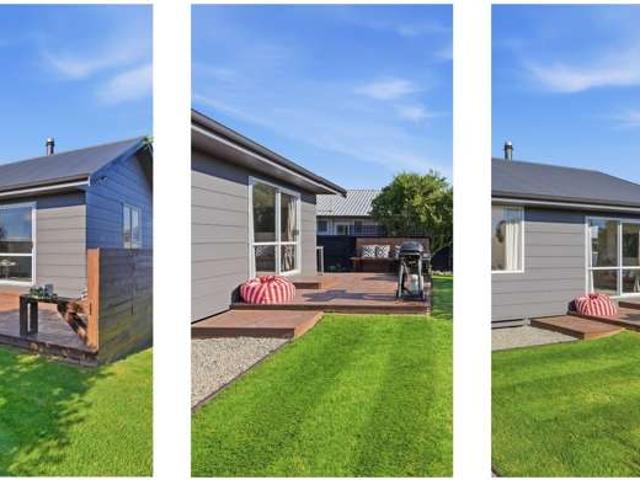 House for sale in Chaslands, Canterbury