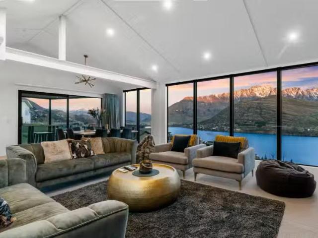 House for sale in Otakou