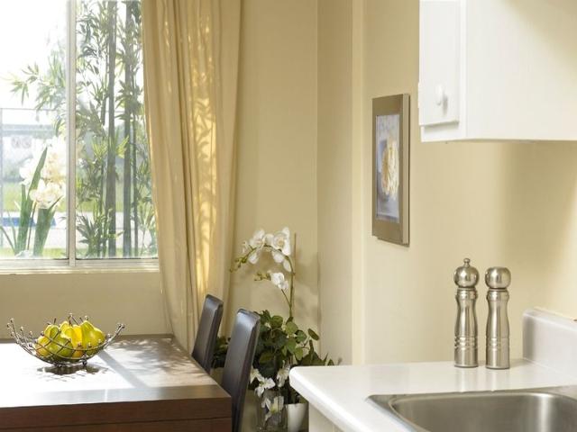 Apartment for rent in Zone Industrielle du Colisée, Québec