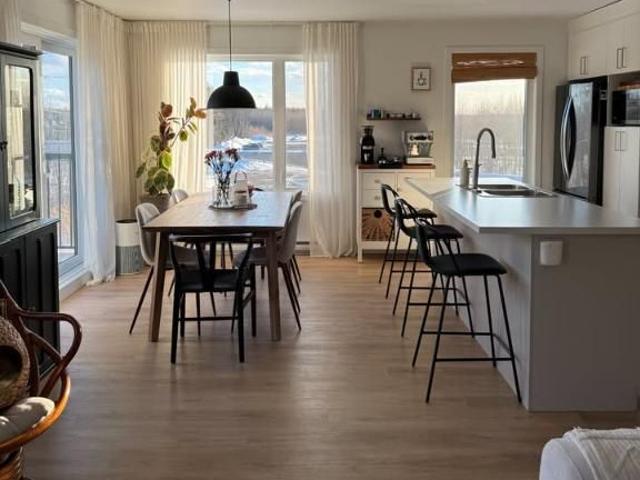 Apartment for rent in Le Bois-Franc, Très-Saint-Rédempteur