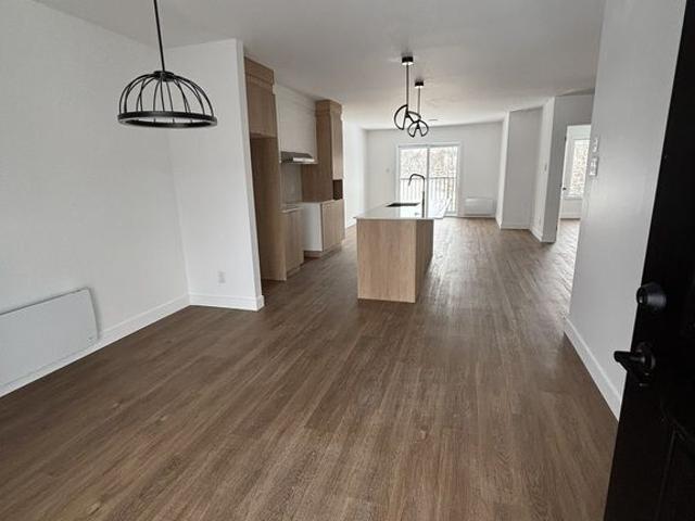 Apartment for rent in Le Haut-saint-françois, Quebec