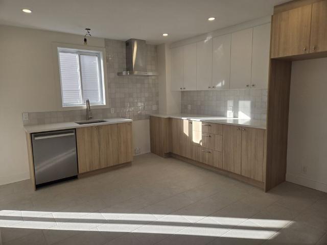 Apartment for rent in Laval-des-rapides, Quebec