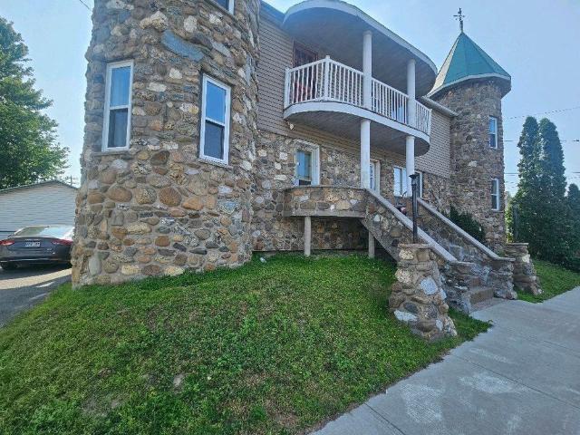 Apartment for rent in Pierre-de Saurel, Quebec